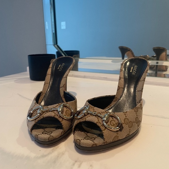 Gucci Mule Heels - classic print sz 8 - Picture 1 of 3